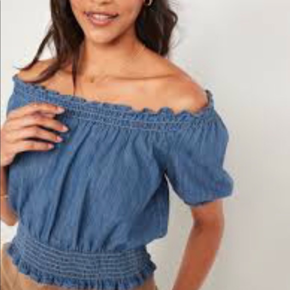 Old Navy Chambray Scoop Neck Top. Size large. - Picture 3 of 7